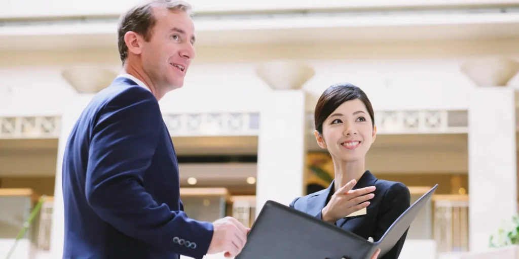 Hospital executive networking and discussing benefits of healthcare professional email list and B2B business development opportunities